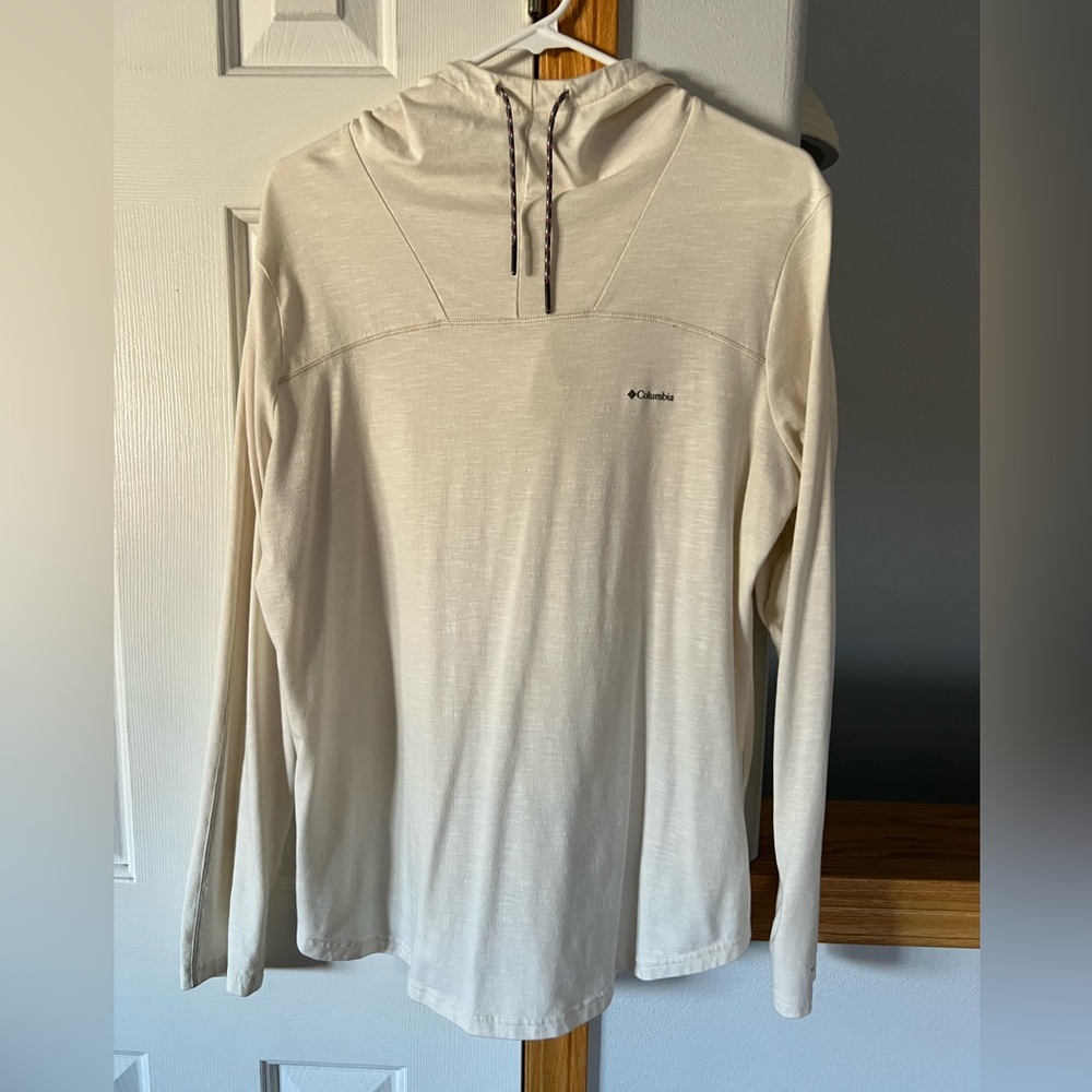 Columbia women’s size large, long sleeve hooded T-shirt